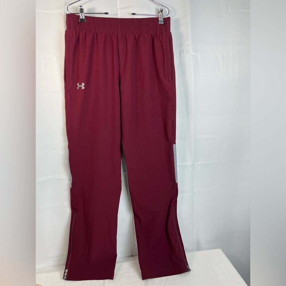 Under Armour Mens Burgundy Tapered Jogger Style Pants Size Zip on leg Size M